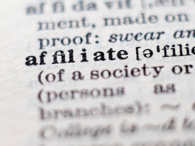 Bağlı kelimesinin sözlük tanımı. Seçici odak.