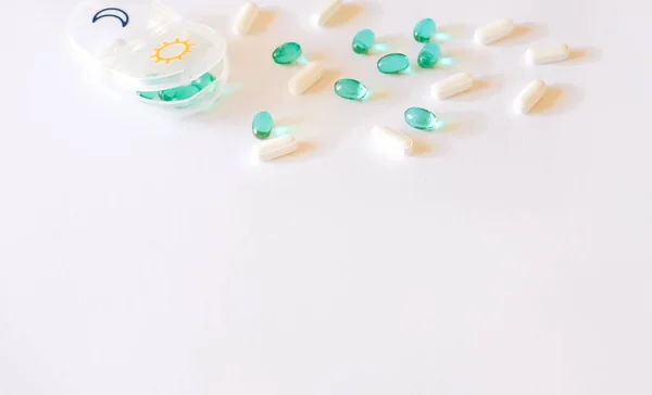 錠剤のケースとカプセルの背景. — ストック写真