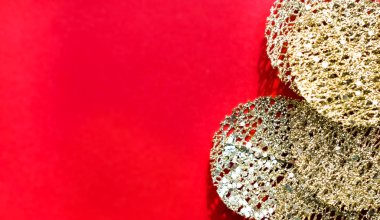 Altın Noel süsleri.