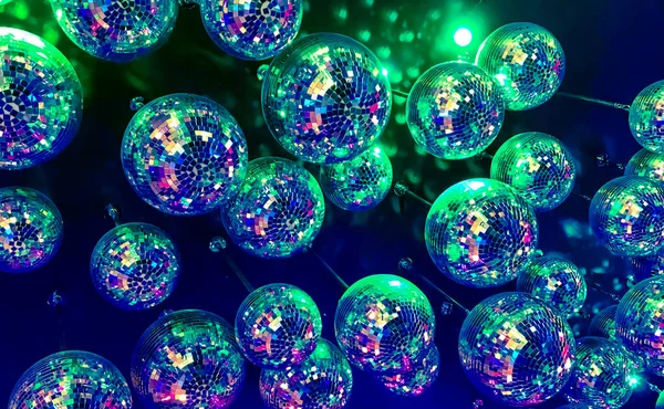 Blå glänsande disco bollar bakgrund. — Stockfoto