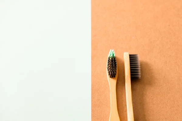 Escova de dentes de bambu natural . — Fotografia de Stock