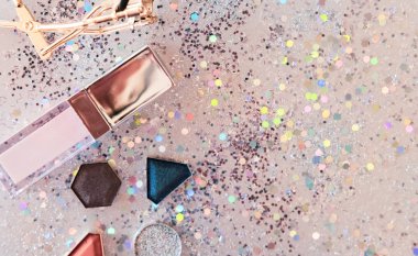 Çeşitli kozmetik ürünleri arka planı. 