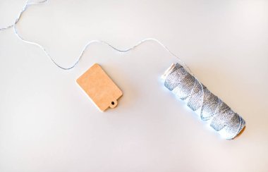 Kraft kağıt hediye fiyat etiketleri.