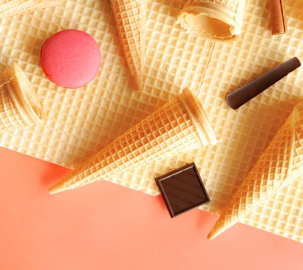 Macarons Chocolates Cinnamon Sticks Ice Cream Cones Waffle Background Sweet — Stock Photo, Image