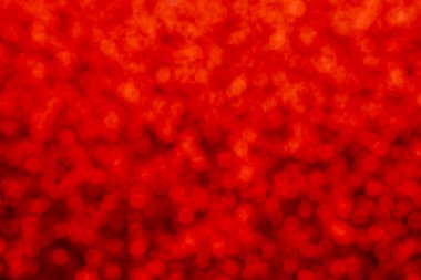 Kırmızı soyut odaklanmış bokeh arkaplanı. Şenlik konsepti. Seçici odak.