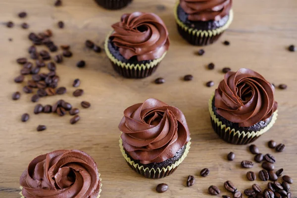 Pastelitos Café Chocolate Negro Sobre Fondo Mesa Marrón Madera Concepto —  Fotos de Stock