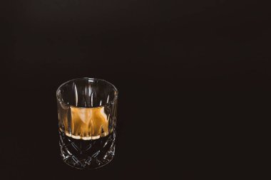 Bardakta kahve espresso.