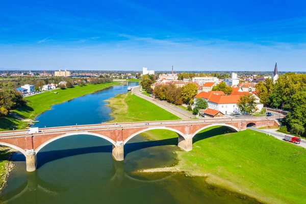 Horvátország Sisak Város Légi Felvétel Régi Városközpont Drónjáról Kupa Folyóról — Stock Fotó