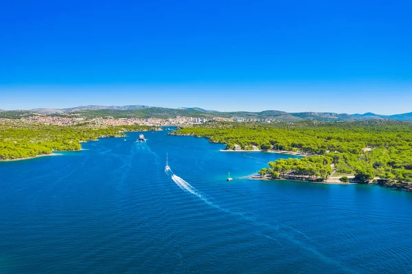 Croacia Mar Adriático Gran Buque Carga Que Entra Canal Sibenik — Foto de Stock