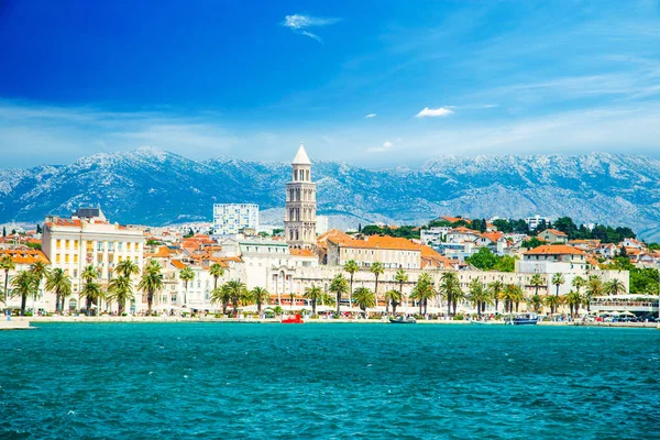 Split, Hırvatistan, Adriyatik kıyıları ve deniz manzarasının liman kenti silueti