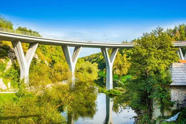 Croácia Rastoke Ponte Rodoviária Moinhos Água Velhos Cachoeiras Rio Korana — Fotografia de Stock