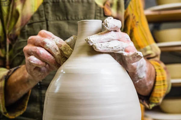 Potter Working Potter Wheel Making New Bowl Raw Clay Hands — Stock Photo, Image