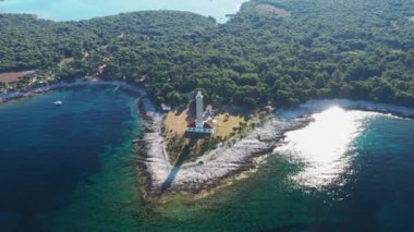 Hırvatistan, Adriyatik kıyı şeridi, Dugi Otok adasındaki Veli Rat deniz fenerinin hava manzarası, güzel deniz manzarası