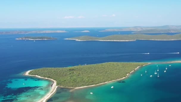 アドリア海の美しい海 クロアチアのドゥギ オトク島のターコイズブルーの海の島々 — ストック動画