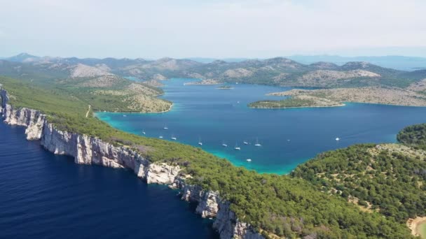 克罗地亚Dugi Otok岛Telascica自然公园海岸上方海面上的悬崖 壮观的亚得里亚海景 — 图库视频影像
