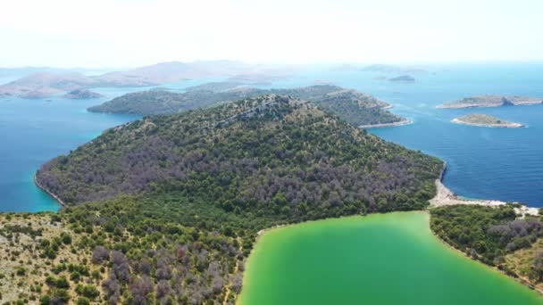 克罗地亚 亚得里亚海景 特拉斯奇卡自然公园咸绿色湖泊的空中景观 克罗地亚 阿托克 — 图库视频影像
