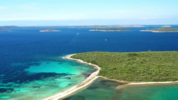 Kroatië Adriatische Zee Luchtfoto Van Zeilboten Jachten Prachtige Turquoise Lagune — Stockvideo