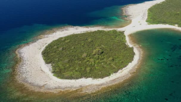 克罗地亚 亚得里亚海海岸 绿松石海的岩石披风 杜吉奥托克岛上的清澈蓝色海水 — 图库视频影像