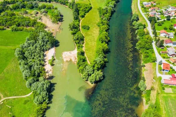 Piękny Krajobraz Wiejski Chorwacji Zbieg Rzek Korana Kupa Między Polami — Zdjęcie stockowe