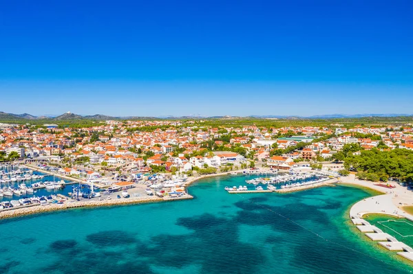 Croácia Cidade Vodice Mar Adriático Costa Marina Turquesa Vista Aérea — Fotografia de Stock