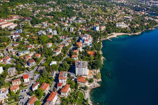 Hırvatistan, güzel Adriyatik, Lovran Riviera, Kvarner körfezi kıyı şeridinde hava panoramik manzarası