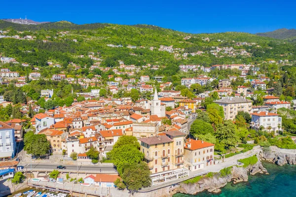 Kroatië Prachtige Stad Lovran Zee Loopbrug Panoramisch Uitzicht Vanuit Lucht — Stockfoto