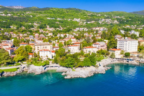 Kroatië Prachtige Stad Lovran Zee Loopbrug Panoramisch Uitzicht Vanuit Lucht — Stockfoto