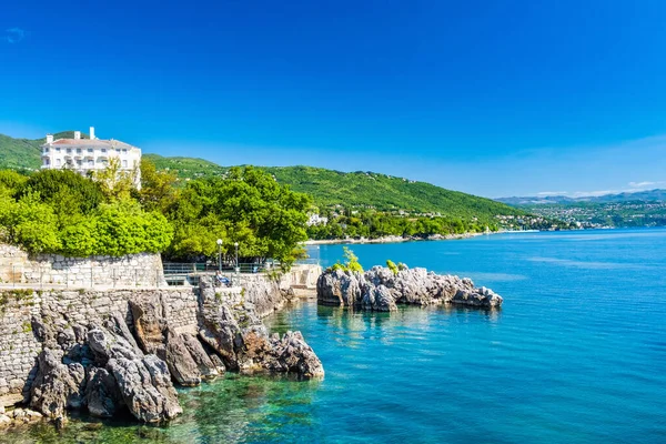Hermoso Mar Adriático Croacia Ciudad Lovran Riviera Villas Costa Bahía —  Fotos de Stock
