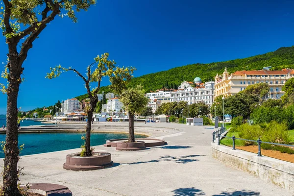 Croácia Cidade Opatija Popular Resort Turístico Praia Slatina Kvarner Bay — Fotografia de Stock