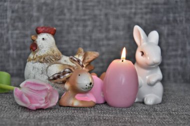 Paskalya, tavşan, tavuk mu yumurtadan çıkar mum için sahne