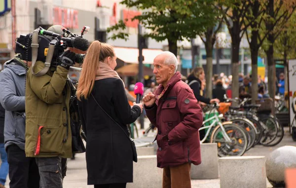 Berlin Charlottenburg Niemcy Października 2019 Wywiad Dla Telewizji Mieście — Zdjęcie stockowe
