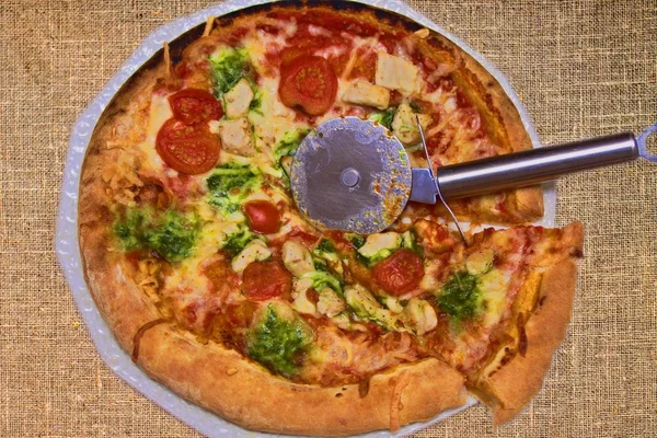 Pizza Ronde Cuite Four Avec Poulet Tranché Brocoli — Photo