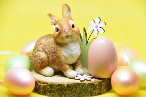 Easter Bunnies Eggs Wooden Stand — Stock Photo, Image