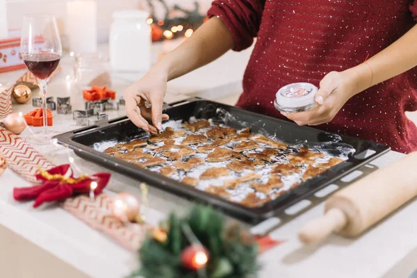 Girl placing delicious Christmas cookies in oven tray, ready for decoration — Stock Photo, Image
