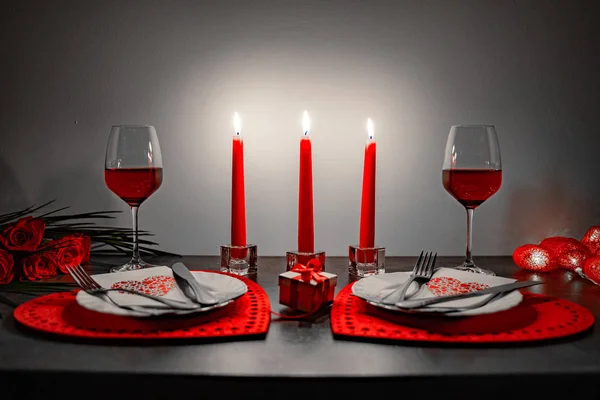 Tafel bereid voor Valentijnsdag diner thuis — Stockfoto