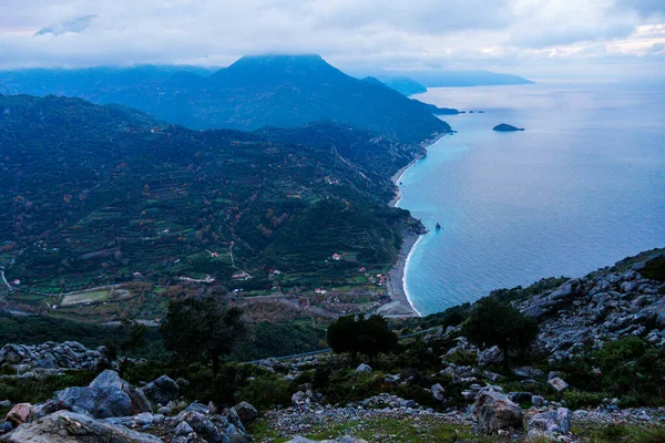 Bella vista di montagna e mare, Evia, Grecia — Foto Stock