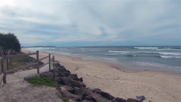 Lennox head sieben Meilen strandlandschaft australien nsw. Urlaubsziel am Meer — Stockvideo