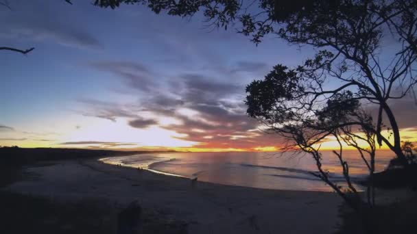 北爱破岛海滩之夜时光飞逝五彩缤纷的晚海景观 — 图库视频影像