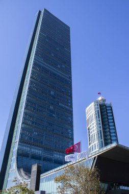 İstanbul, Türkiye - Kasım-10.2019: İstanbul Levent İlçesi. İş merkezlerinin hareketli bir bölgesi.