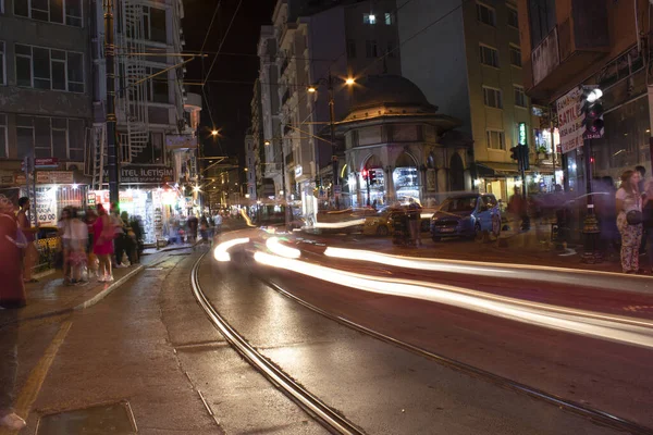 Istambul, Turquia - Setembro-11, 2019: Comboio de tramvay Eminonu noturno — Fotografia de Stock