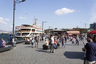 İstanbul, Türkiye - 11 Eylül 2019: Şehir manzarası ve vapur.