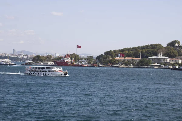 Istanbul, Turquie - Septembre-11.. 2019 : Le palais historique topkapi sur la côte du cap et la péninsule . — Photo