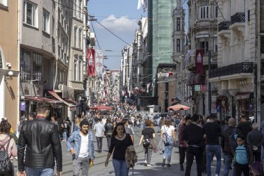 İstiklal, Türkiye - 13-13 Ekim 2019: İstiklal Caddesi ve alışveriş.