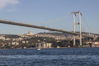 İstanbul 'daki Boğaz Köprüsü' nün Fotoğrafı.