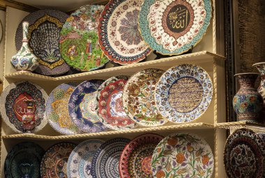 Piyasada klasik Türk seramikleri
