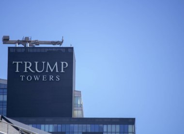 Trump Kuleleri, Mecidiyekoy 'un bir çift gökdeleninde yer almaktadır. İş merkezleri ve alışveriş merkezleri.