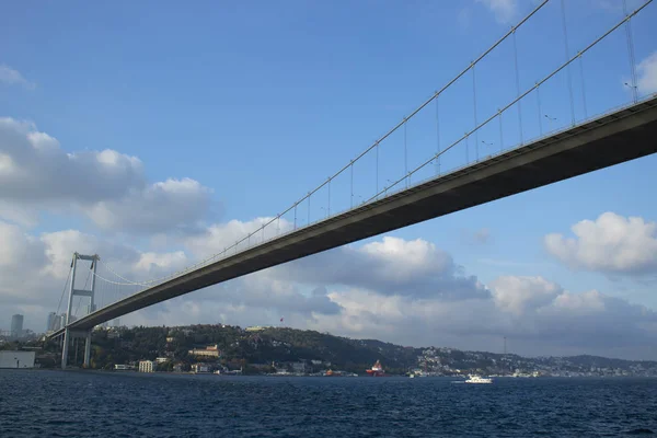 Photo du pont de Sehitler le 15 juillet, pont du bosphore, en dessous . — Photo