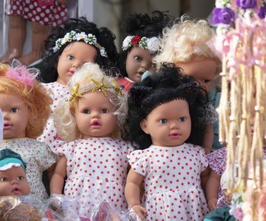 Oyuncak bebekler. Birden fazla ve satılık var..