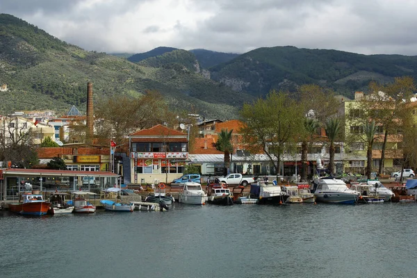 Altinoluk Türkiye Mart 2016 Altinoluk Limanında Küçük Balıkçı Tekneleri Yatlar — Stok fotoğraf