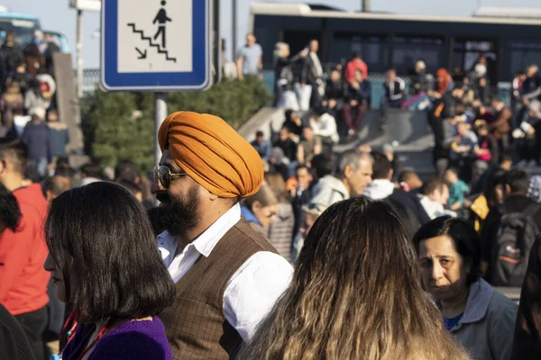 Estambul Turquía Noviembre 2019 Turistas Indios Con Turbante Naranja Foto — Foto de Stock
